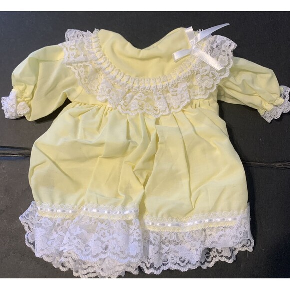 AshtonDrake Baby’s First Outing Outfit – Yellow Lace Gown Set – Vintage – New - Picture 5 of 13